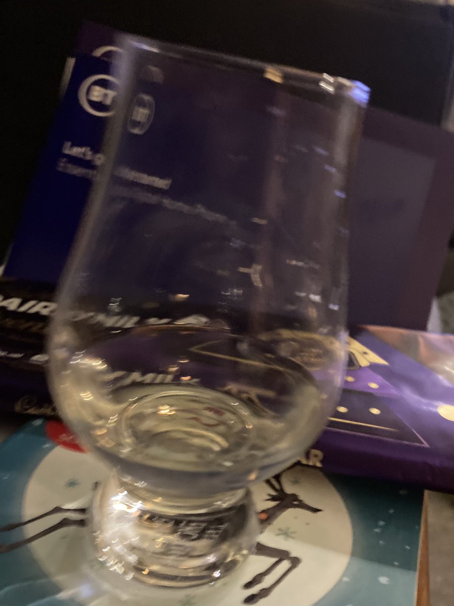GeoffWriteBooks's tweet photo. Gullivers 47 - The English Whisky Company 47% slightly peated single malt

👃pineapple plant cinnamon malt loaf wisp of smoke

👅 aniseed  Hawick balls buttered toast citrus  light peat 

Very pale wonderful nose nicely elegant @masterofmalt #adventcaledar https://t.co/uRYWRDNvRF