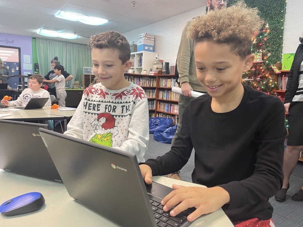 OhioCounty1's tweet image. Middle Creek Elementary students enjoyed an exciting hour of coding today through a @WVEducation Country Roads Codes grant to provide students with computer science skills and $2,000 to bring computer science to West Virginia families and communities!
#TogetherWeAchieve
#CS4WV