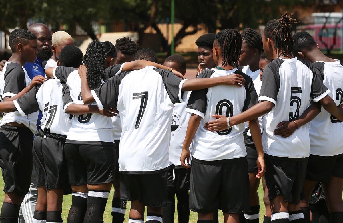 forwardzone's tweet photo. We strongly believe in actively playing a role in creating opportunities for women in sport.
We spent this Sunday at The Womenβs Heritage Cup 2022 in Soweto. The rise of womenβs football continues to accelerate and itβs an honour to be a part of it!
#teamFZ #oneFZ #HeritageCup https://t.co/QKMCzl0pEy