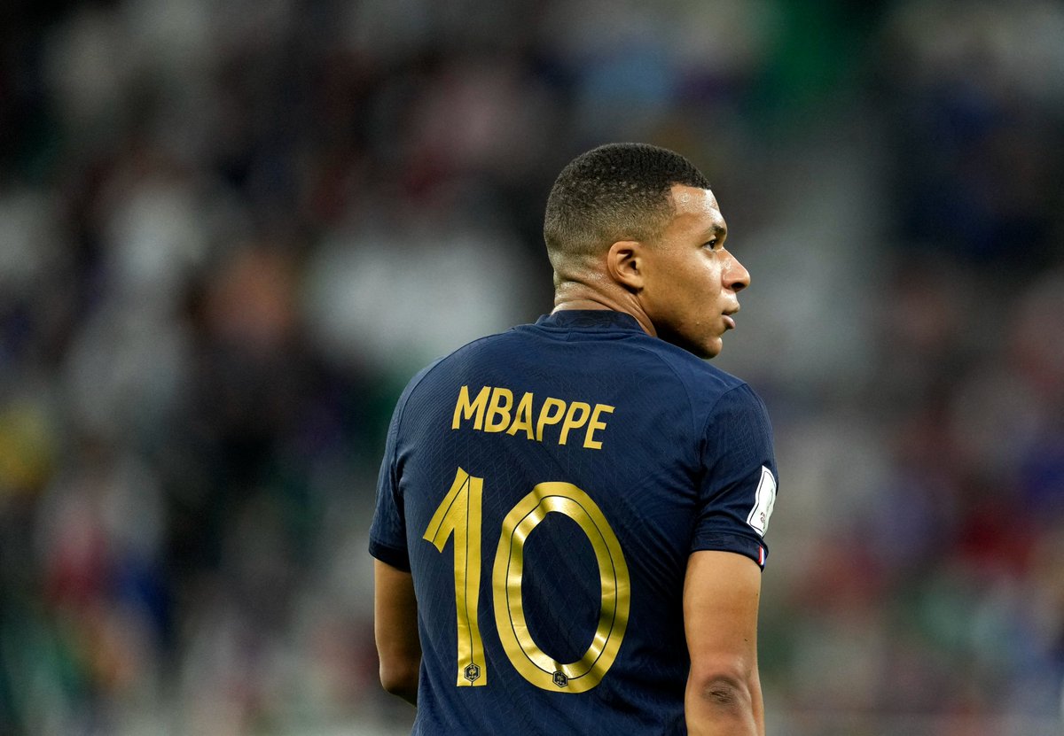 futtmais's tweet photo. Gareth Southgate e seu staff têm um plano 'Anti-Mbappé' e o preparam há dois anos.

Eles acreditam que a melhor solução para lidar com atacante é colocar um jogador igualmente perigoso à sua frente para explorar suas limitações defensivas.

🗞️@independent https://t.co/PWjSfNvSlK