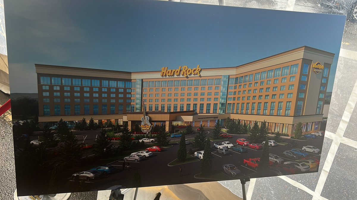JohnJencoTV's tweet photo. The look of the full hotel and casino has changed since we first saw renders in April. Here’s the new look.

Will include 300 hotel rooms, spa/fitness center, several restaurants, over 1300 slots, over 50 tables and sportsbook.

@WJHL11 https://t.co/sZdngZcYd2