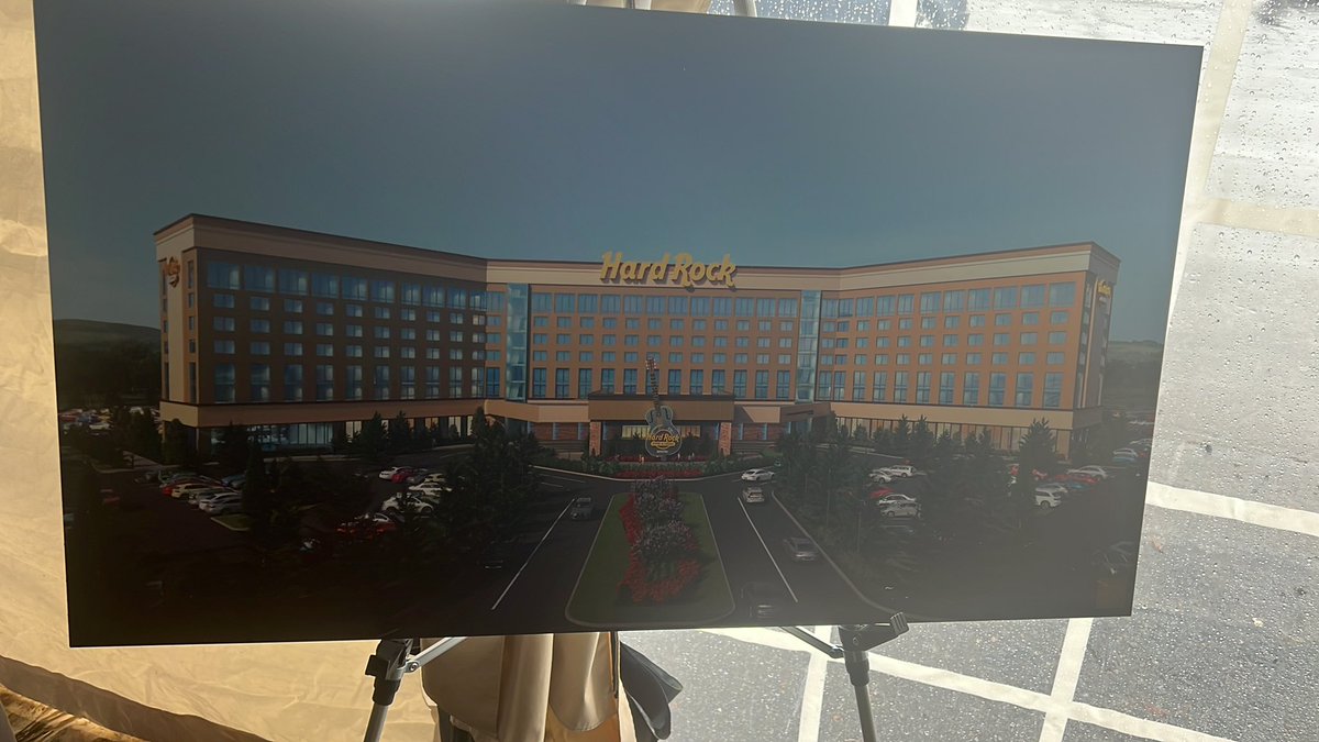 JohnJencoTV's tweet photo. The look of the full hotel and casino has changed since we first saw renders in April. Here’s the new look.

Will include 300 hotel rooms, spa/fitness center, several restaurants, over 1300 slots, over 50 tables and sportsbook.

@WJHL11 https://t.co/sZdngZcYd2