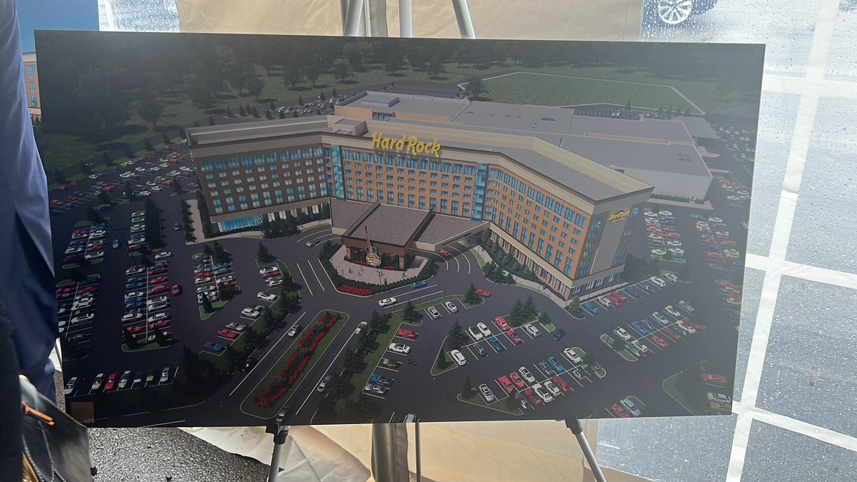JohnJencoTV's tweet photo. The look of the full hotel and casino has changed since we first saw renders in April. Here’s the new look.

Will include 300 hotel rooms, spa/fitness center, several restaurants, over 1300 slots, over 50 tables and sportsbook.

@WJHL11 https://t.co/sZdngZcYd2
