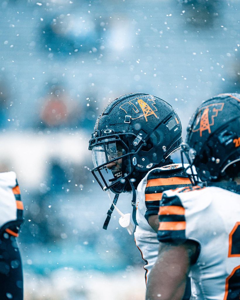 Davonte_J39's tweet photo. After a great conversation with @Coach_Coughlin and @SinqueTurner I’m blessed to receive an offer from the University Of Findlay?!! @Levi_bradley312 @Rivals_Clint @EDGYTIM @247Sports @AllenTrieu https://t.co/uc0nx5wjr3