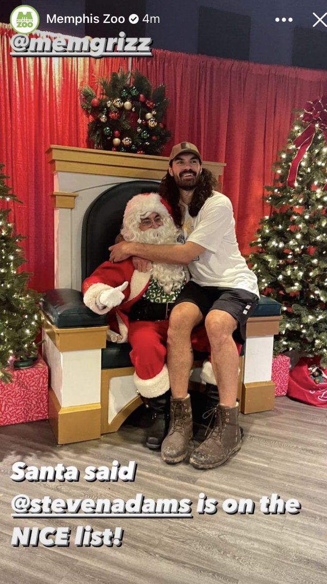 williamthewebb's tweet image. Aquamane and Santa. That’s the tweet.