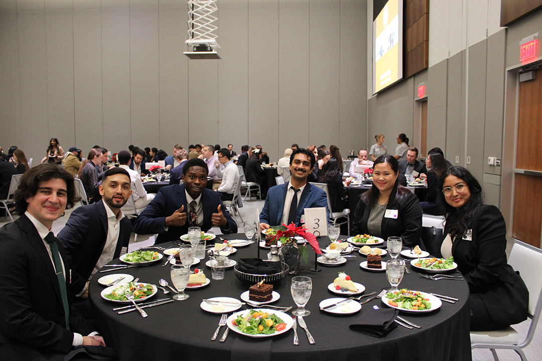 jindal_utdallas's tweet photo. Our Introductory Sales students competed in the Fall 2022 Rookie Preview, a live role-play sales competition held by @UtdSales, last Friday.

Thank you to our volunteers and corporate judges who made this event possible! ☄️

#utdsales https://t.co/JoCLYIE5HJ