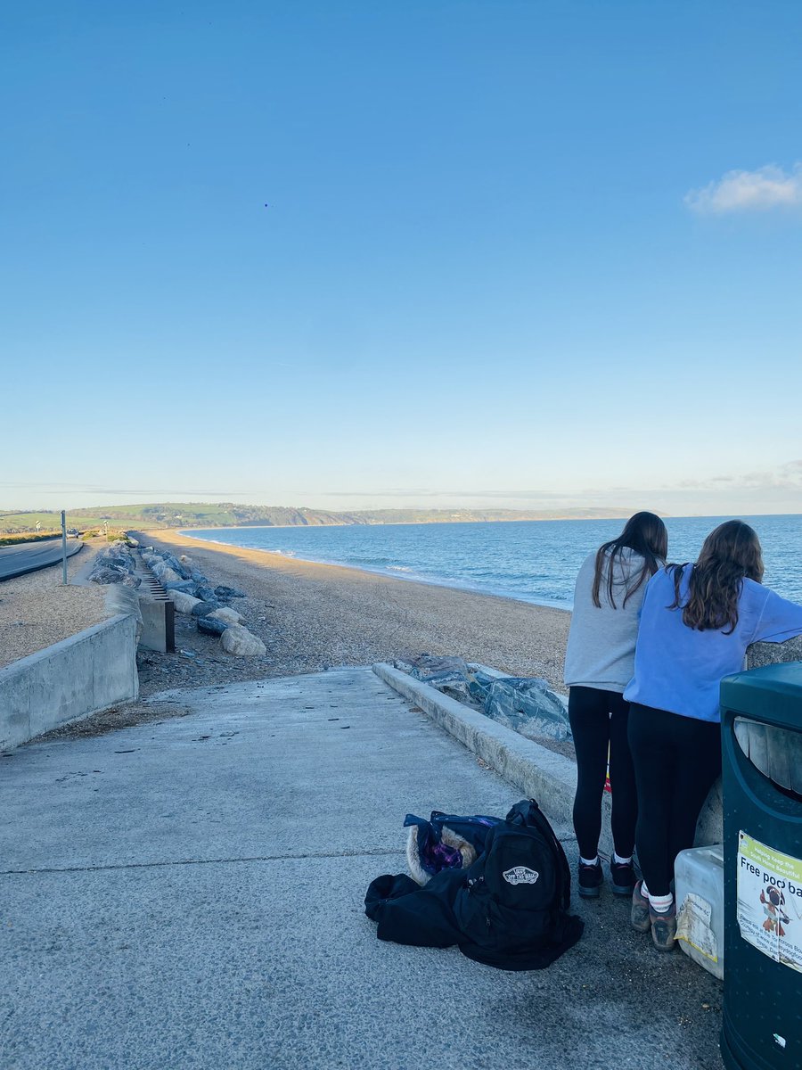 GeographyHchs's tweet photo. A fantastic afternoon at Start Bay for year 11, completing bi-polar surveys at Torcross and beach profiling along Slapton Sands ☀️ @HanleyCastle #gcsefieldwork #geography #fieldwork #devon #slapton https://t.co/rrP7YglNJe