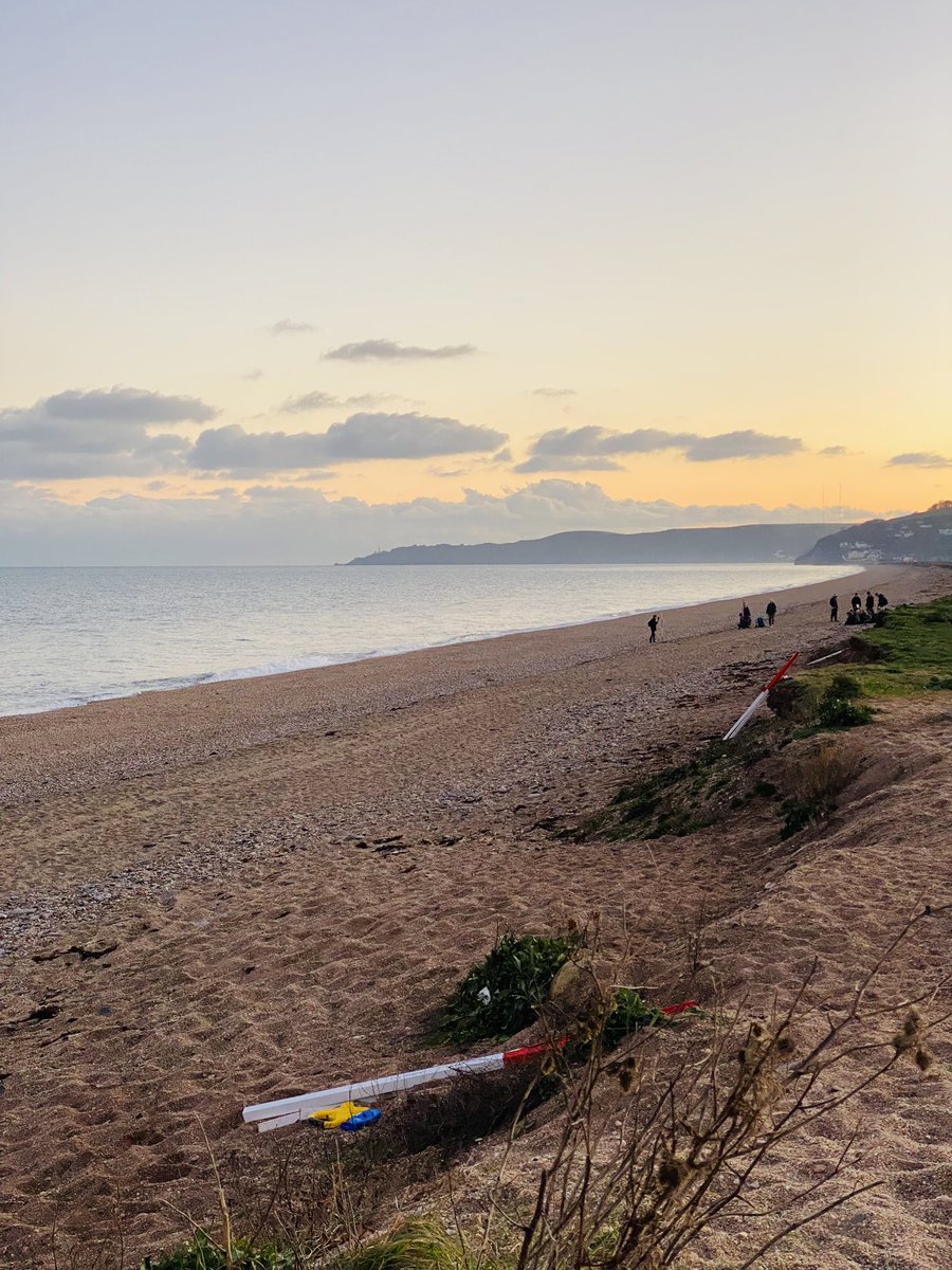 GeographyHchs's tweet photo. A fantastic afternoon at Start Bay for year 11, completing bi-polar surveys at Torcross and beach profiling along Slapton Sands ☀️ @HanleyCastle #gcsefieldwork #geography #fieldwork #devon #slapton https://t.co/rrP7YglNJe