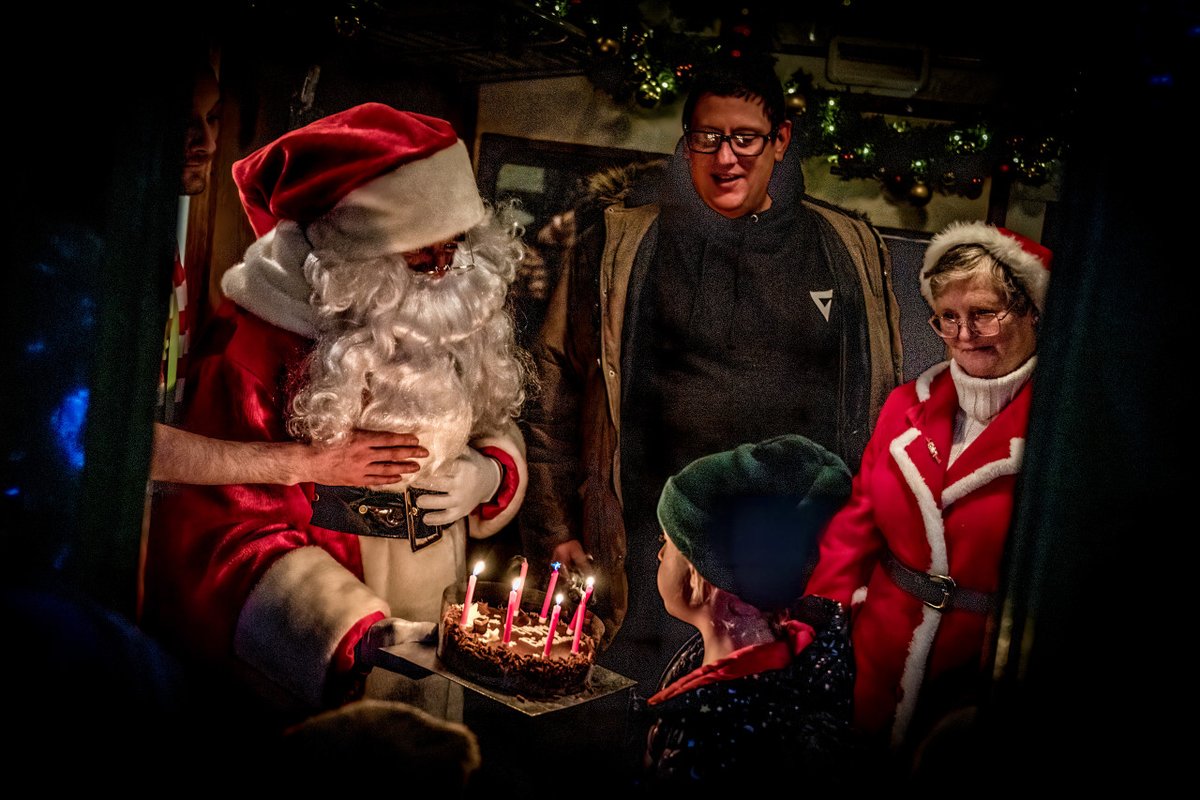 aucklandproject's tweet photo. Stanhope by day, Santa-hope by night! 🎄🎅

Our evening sessions provide the most immersive experience for families as they ride our magical Christmas trains, meet Santa and his elves, and enjoy a sing-a-long. 🎶🚂

Availability this weekend -> https://t.co/k4rJwGq2aa https://t.co/iCj6FersVG