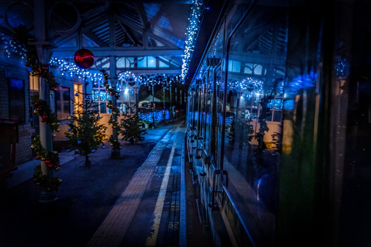aucklandproject's tweet photo. Stanhope by day, Santa-hope by night! 🎄🎅

Our evening sessions provide the most immersive experience for families as they ride our magical Christmas trains, meet Santa and his elves, and enjoy a sing-a-long. 🎶🚂

Availability this weekend -> https://t.co/k4rJwGq2aa https://t.co/iCj6FersVG