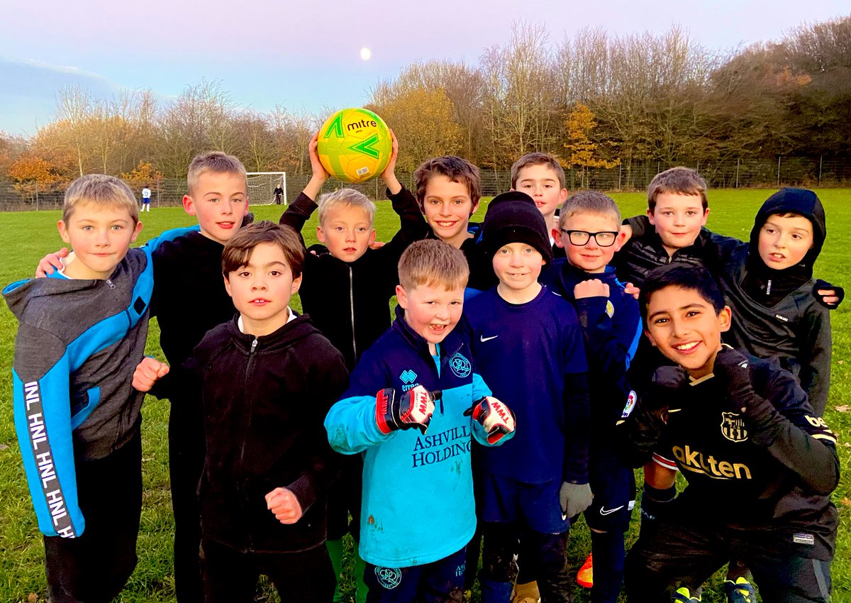 stokenchurchps's tweet photo. Can’t knock their commitment! Our last football club of the calendar year was cold and by moonlight! Looking forward to going again in 2023 😊🌖🥶🤣💚👋🏼 https://t.co/LYYpEjK20J