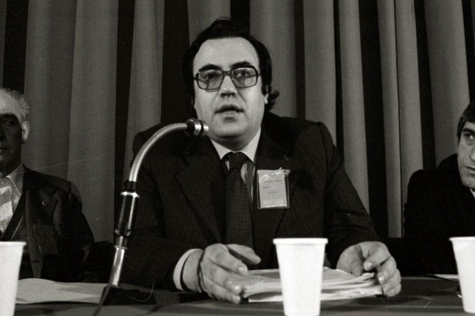 ¿A quién matas, con quién te vas de cañas y con quién te das de hostias? 📌

José Pedro Pérez-Llorca (UCD)
Gregorio Peces-Barba (PSOE)
Manuel Fraga (AP,PP)

Edición: Padres de la Constitución. 📕

Dejad sus opciones abajo 👀