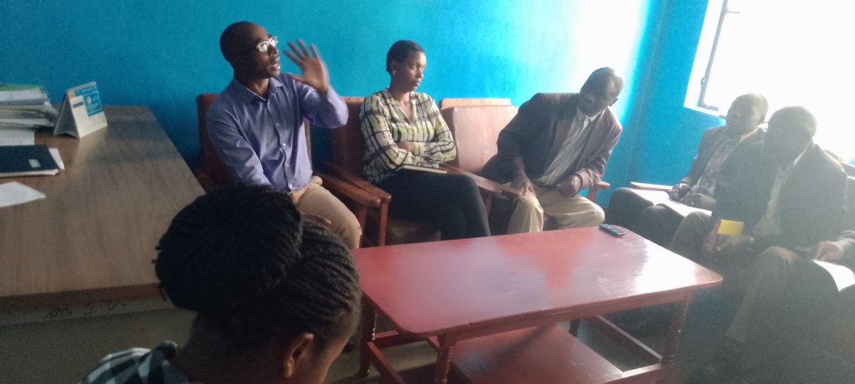 JdlCroix1's tweet photo. Abanyamadini barasanga uyu ari umwanya ukwiriye wo kgra uruhare rutaziguye mu igororamuco rikorewe mu muryango,home based reintegration.Babitangaje ubwo twaganiraga nabo mu Murenge wa #Gahunga @BureraDistrict
#Uburere
@UWANYIRIGIRAMC1
@JeanNgwije
@NyirarugeroD
@JCMusabyimana https://t.co/CYJIh3xOND