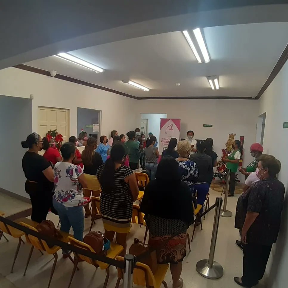 ancecsede's tweet photo. #Iniciodediciembre

Ancec sede recibió hoy al Padre Juan Pedro Tuanama, quién realizo una eucaristía para los asistentes, personal administrativo y representantes de la junta directiva.

Bendijo las instalaciones de Ancec Sede, ubicadas en calle 54 Obarrio.

#ancec #diciembre https://t.co/lRSPfEnLjs