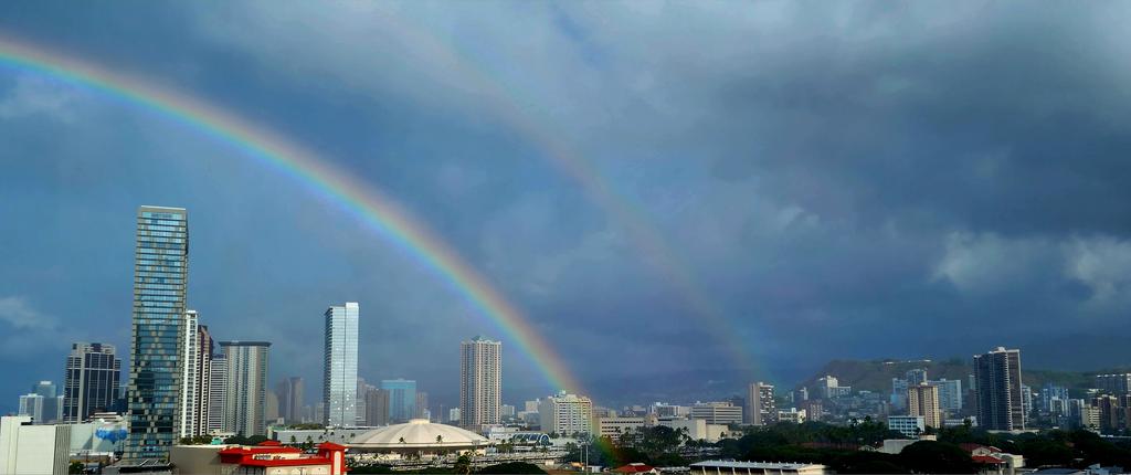 How fitting that a double rainbow shows over Oahu during the ceremony.  #PearlHarborRemembranceDay 
#PearlHarbor81