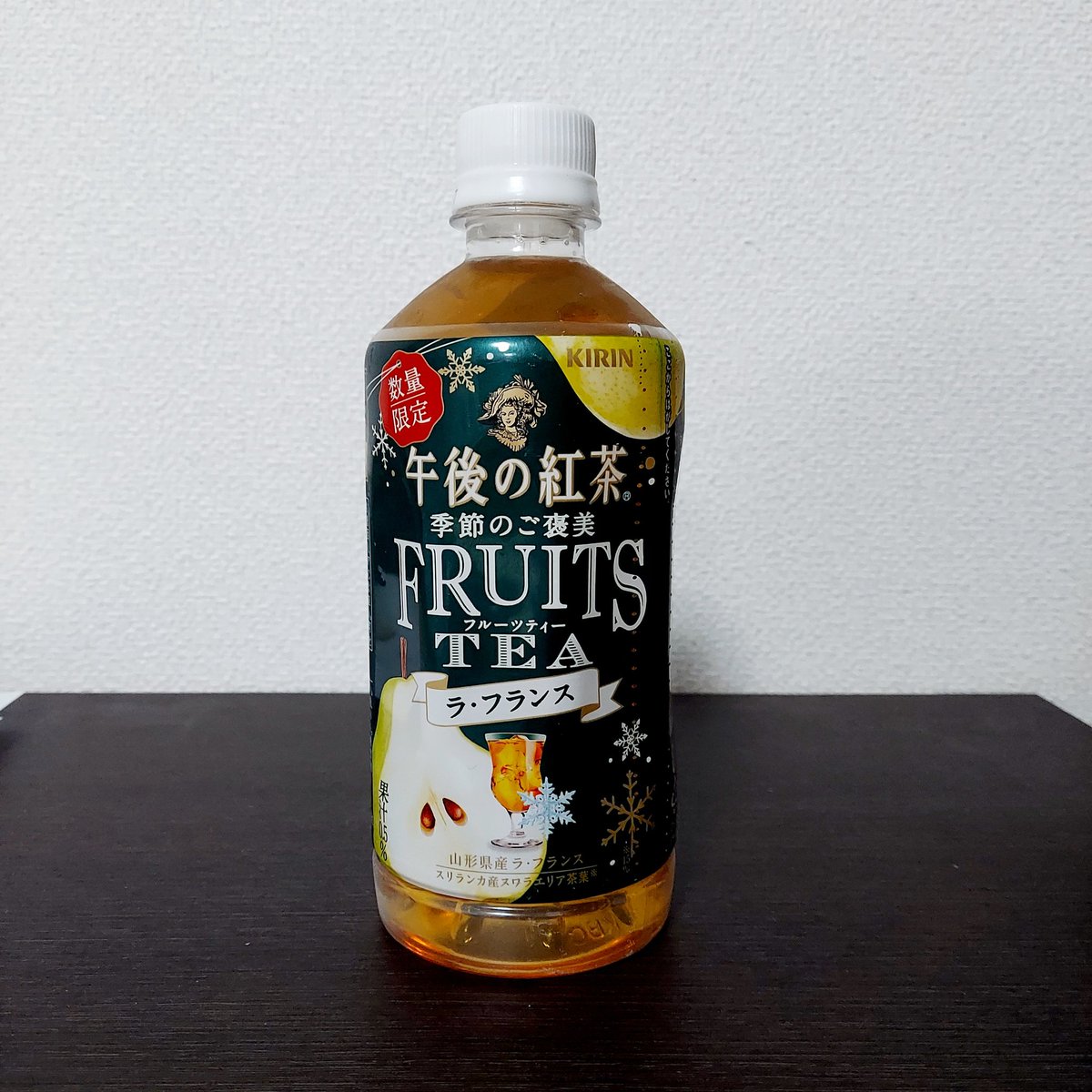 ROSE65368240's tweet photo. #KIRIN  #午後の紅茶  #FRUITSTEA  #ラ・フランス  #数量限定
後味が爽やかなラ・フランス🍐がスーと鼻に抜けていく様な……😋
パッケージも冬バージョンでオシャレです😊 https://t.co/8c8raAKwyh