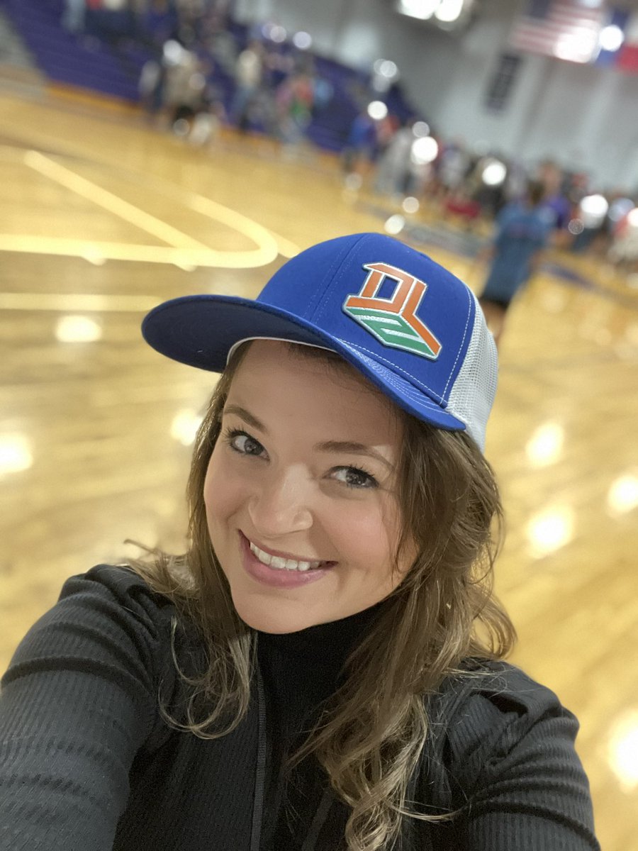 FollowMrsOwens's tweet photo. Let’s go, Gators! #4TheDub @DerekLagway we’re proud! https://t.co/jlcQBpH92r