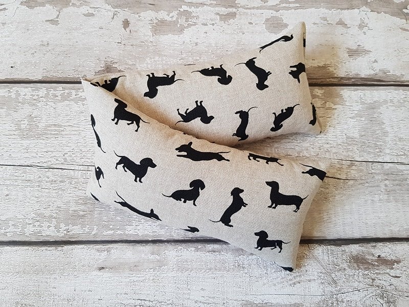 GET COSY! wheat bag sausage dog dachshund extra large lavender or no lavender wheat bag in dog natural cotton fabric etsy.me/3FhRm9Y via @Etsy #MHHSBD #UKMakers #smallbusiness #CraftBizParty #etsyshop #womaninbizhour #shopindie #dogsoftwitter #dachshund
