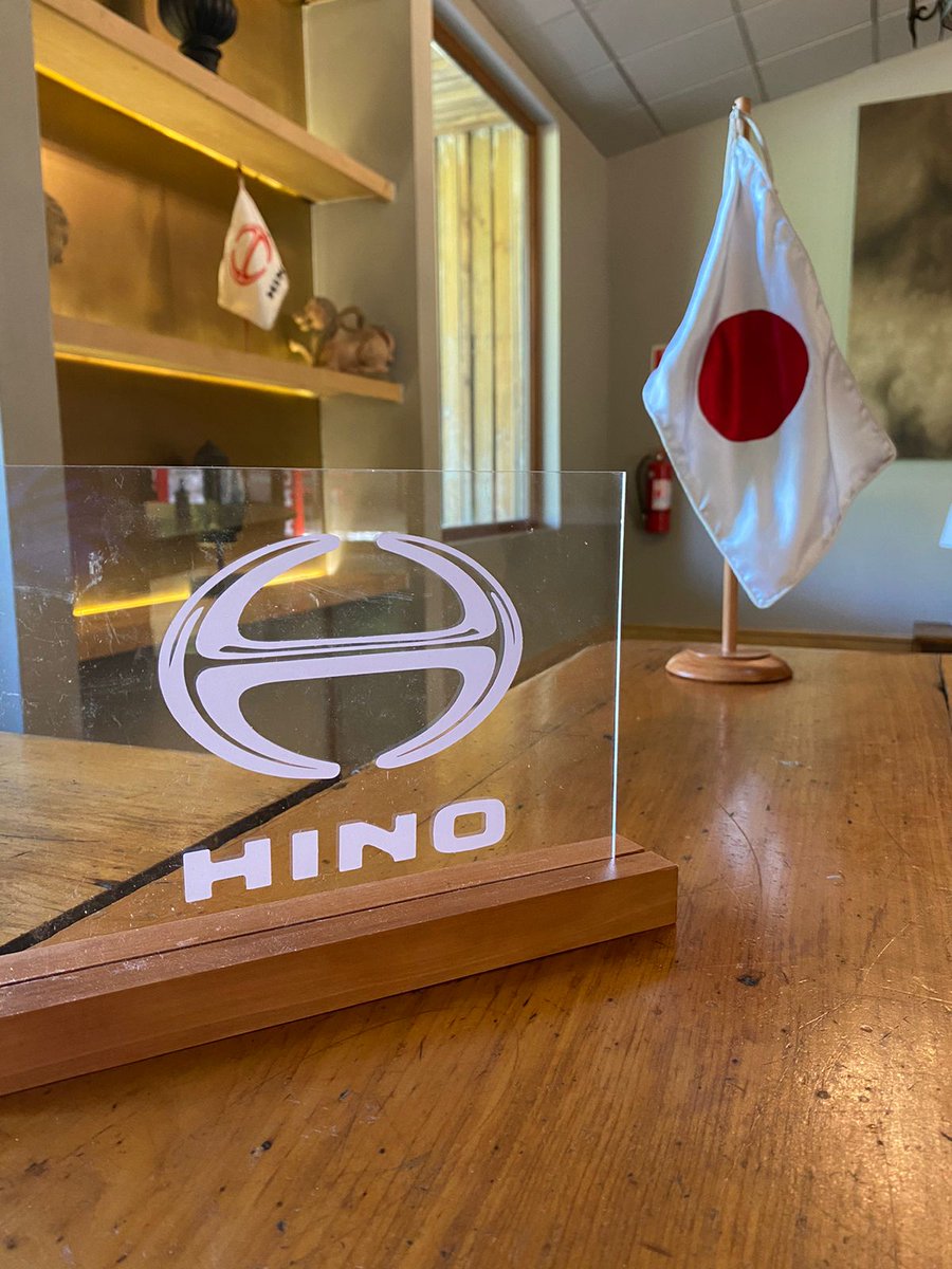 umileslatam's tweet photo. Ayer estuvimos compartiendo con el equipo de @Hino_Chile, durante esta agradable tarde compartimos conocimientos y pruebas de vuelo con el fin de transmitir la importancia y vigencia de los drones en la actualidad.

#hino #automóvil #Japón #drone #don #ofertasdetrabajo #muestra https://t.co/2P1wHtc0Yp