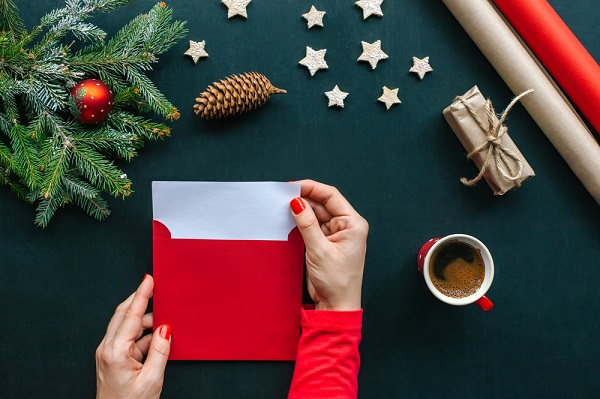 blogciaotutti's tweet photo. Verras je Italiaanse vrienden met een kerstwens in het Italiaans!  We geven een paar suggesties voor mooie wensen op je kaart > https://t.co/7DR0jzYNGi
#kerstmis #kerstkaart #kerstpost https://t.co/nViDwACGb5