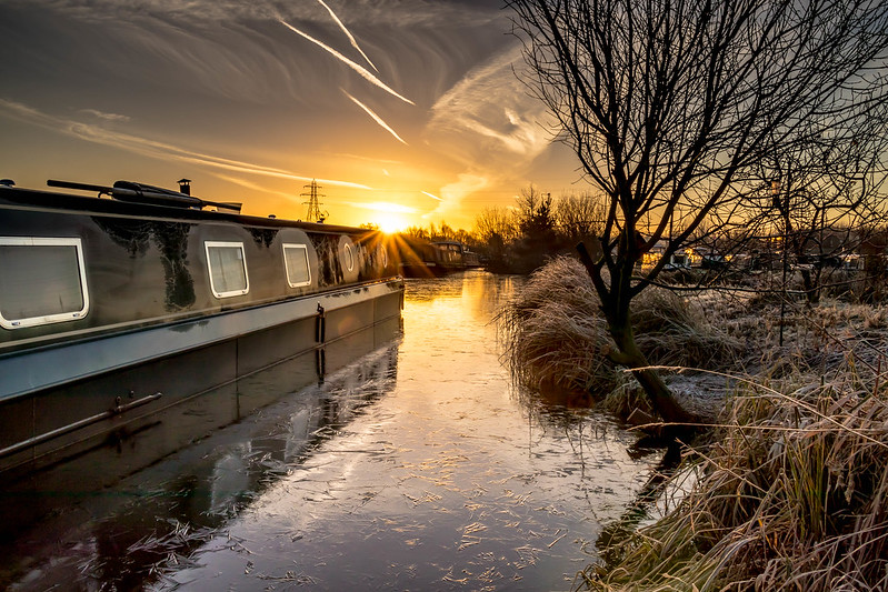 Nothing better than fresh crisp day with views over water. Perfect views for a winter walk 🌲✨🦢
Photo by Ian Carroll
#MerciaMarina #ShopLocal #Outdoors #Derbyshire #Lodges #Staycation #Nature #Christmas