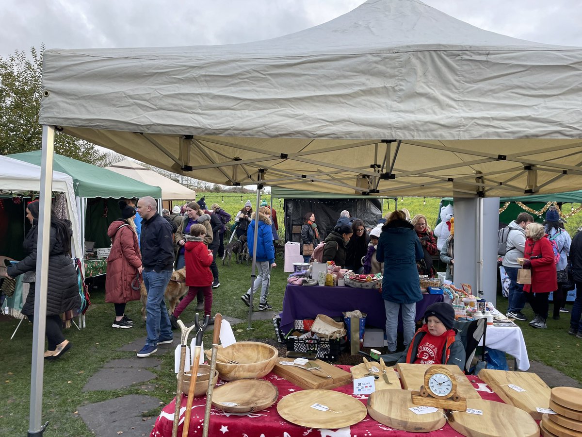 StephyAnneF's tweet photo. Thank you to everyone who attended, helped and generally made the 2nd Billinge Christmas Market a huge success again this year! @BillingeFC @sthelensmind @sthelenstownfc @CloneMani @StHelensMayor Thank you to the community #shoplocal and #fundraising vital cash for local groups https://t.co/q1o8vDfPjN
