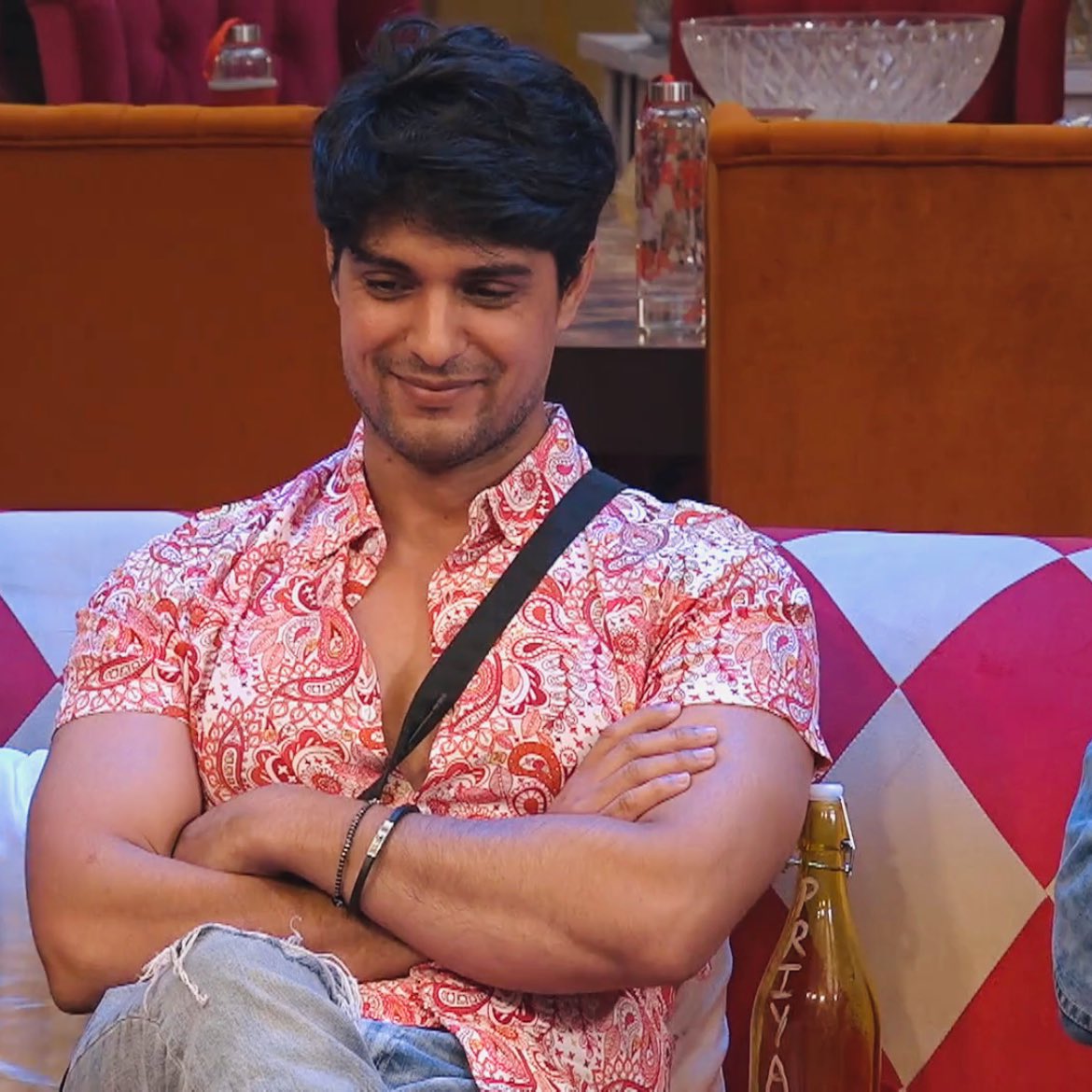 SidKiDuniyaa's tweet photo. Target him as much as you want. But he will only get more love from the audience.  

STOP TARGETING ANKIT https://t.co/AsJECRGDwH