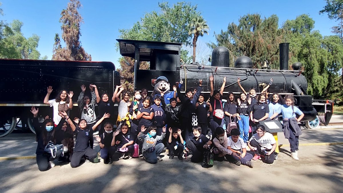 ¡Hoy junto a niños y niñas de la Escuela Manuel Bulnes de Renca, realizamos una visita de educación patrimonial y seguridad ferroviaria, al Museo Ferroviario del Parque Quinta Normal 👏! #ParaMiraYEscucha