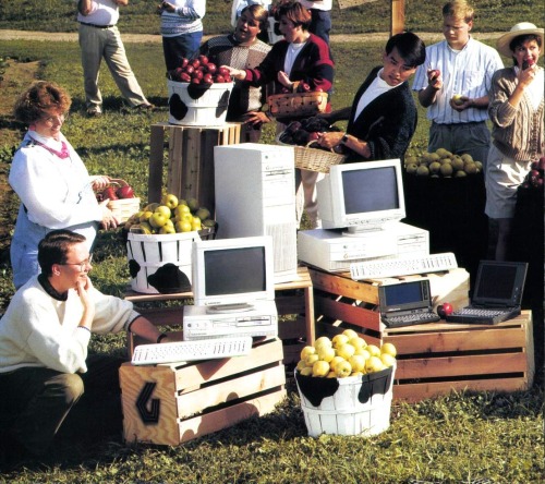 VingTroiSeize's tweet photo. Make Gateway 2000 Great Again (without CBM)

#Gateway2000 #CBM #Commodore #AMIGA #pc #computer #retrogaming #retrocomputer #videogames #80s #90s #Geek https://t.co/sBW1eMa2KV