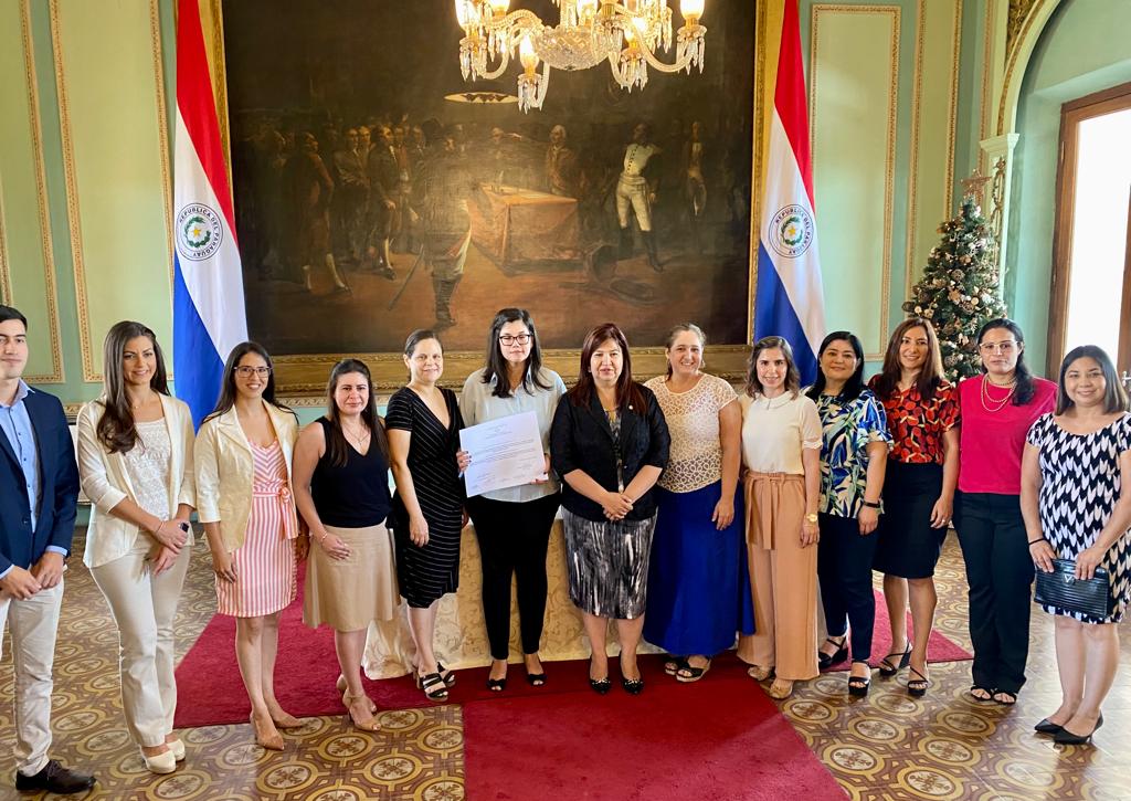 FlorenciadelPu2's tweet photo. Sí se pudo!! Tantas enseñanzas nos dejó este trabajo, entre ellas que el límite es el infinito y que solo podemos lograrlo si permanecemos juntos trabajando en equipo!. Mención en el marco del Premio Nacional de Ciencia. Trabajo ganador: https://t.co/V7OlJzOSiP https://t.co/LWvlbeEIlt