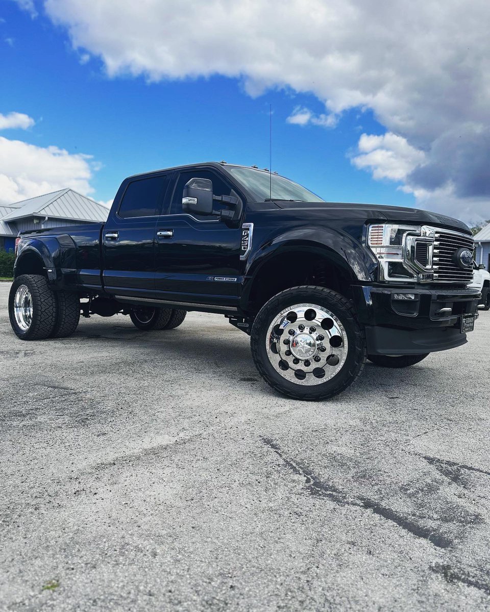 GibsonTrucks's tweet photo. F-450 Limited lifted on 24s!! #americanforcewheels #luxurylifestyle https://t.co/mtKqljcDOg