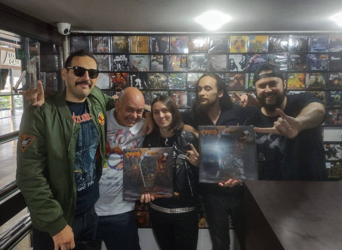 diehardrecords's tweet image. 📸 Paulo (batera - Riffcoven / Fossilization) e @luanacdametto (batera - Crypta) nos visitando...valeu amigos!! 🔥❤️🤘😝

#cryptadeath #riffcoven #fossilization #luanadametto #deathmetal #doommetal #metal #pic #instaphoto #photo #diehardrecords #galeriadorock