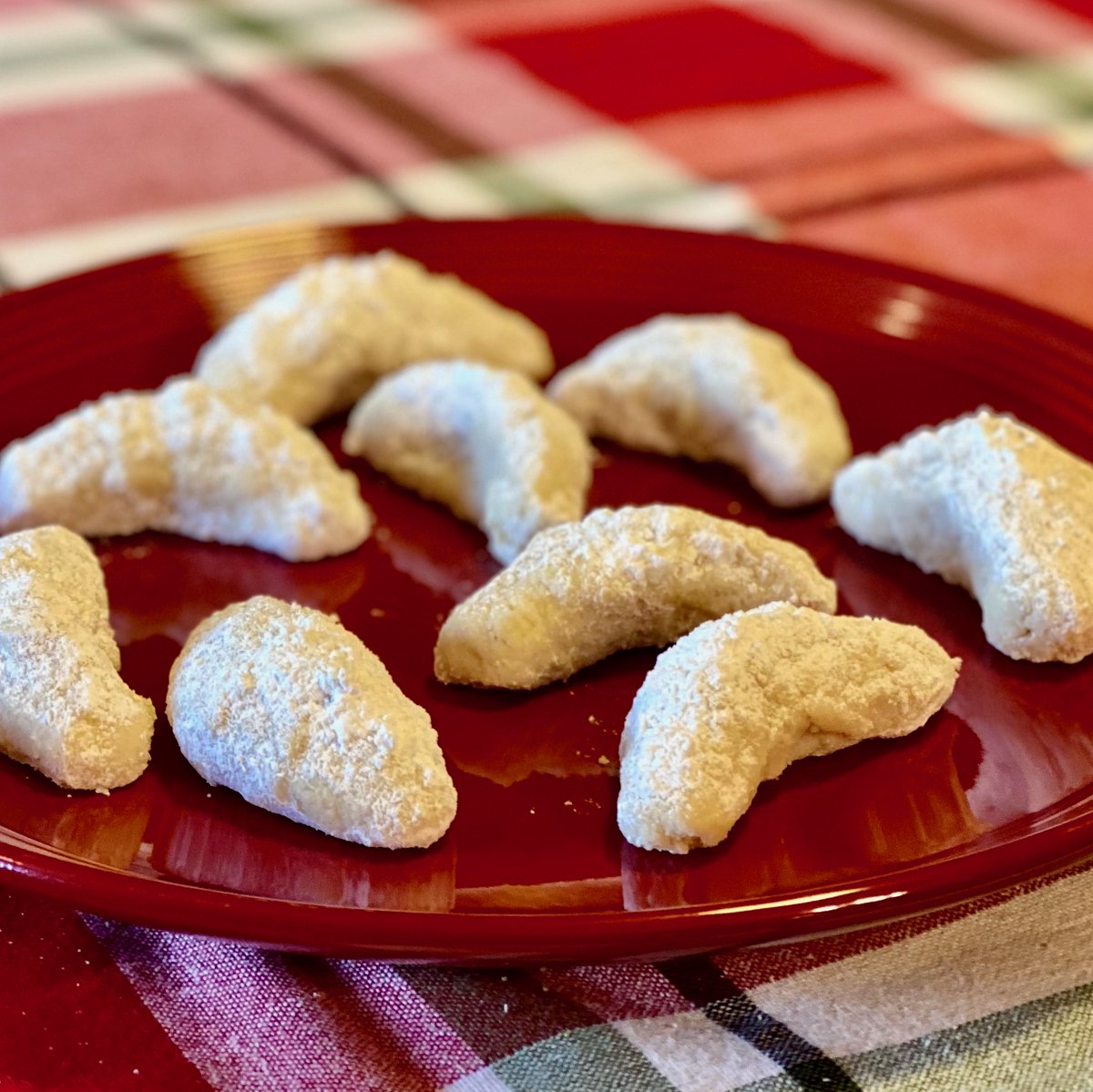 MrsMommy's tweet photo. Today's German Christmas cookie was Vanillekipferl. They were a total pain to make, but at least they taste good! #germancooking https://t.co/qucMtmyMui