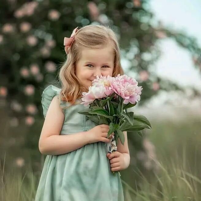 ღ~❥
.
للمساء جمال في عيون القمر ..
وأنا مسائي جماله في وجودكم💗
.
يسعد مساكم ي الغوالي💕