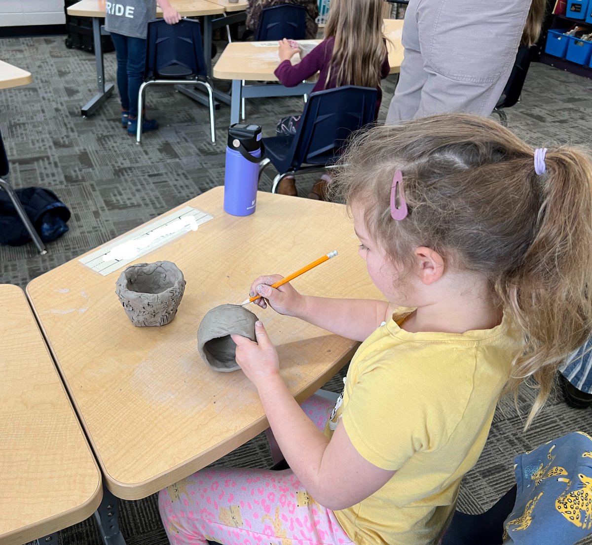 AVLCitySchools's tweet photo. Asheville City Schools Foundation TAPAS artist, Ona Armstrong, spent time with Hall Fletcher Elementary 1st graders talking about Cherokee Legends and Pottery.
Students were able to make small pottery bowls throughout the week.
#theHFEdifference
#ACSCougarPride https://t.co/otEQcUlCDf