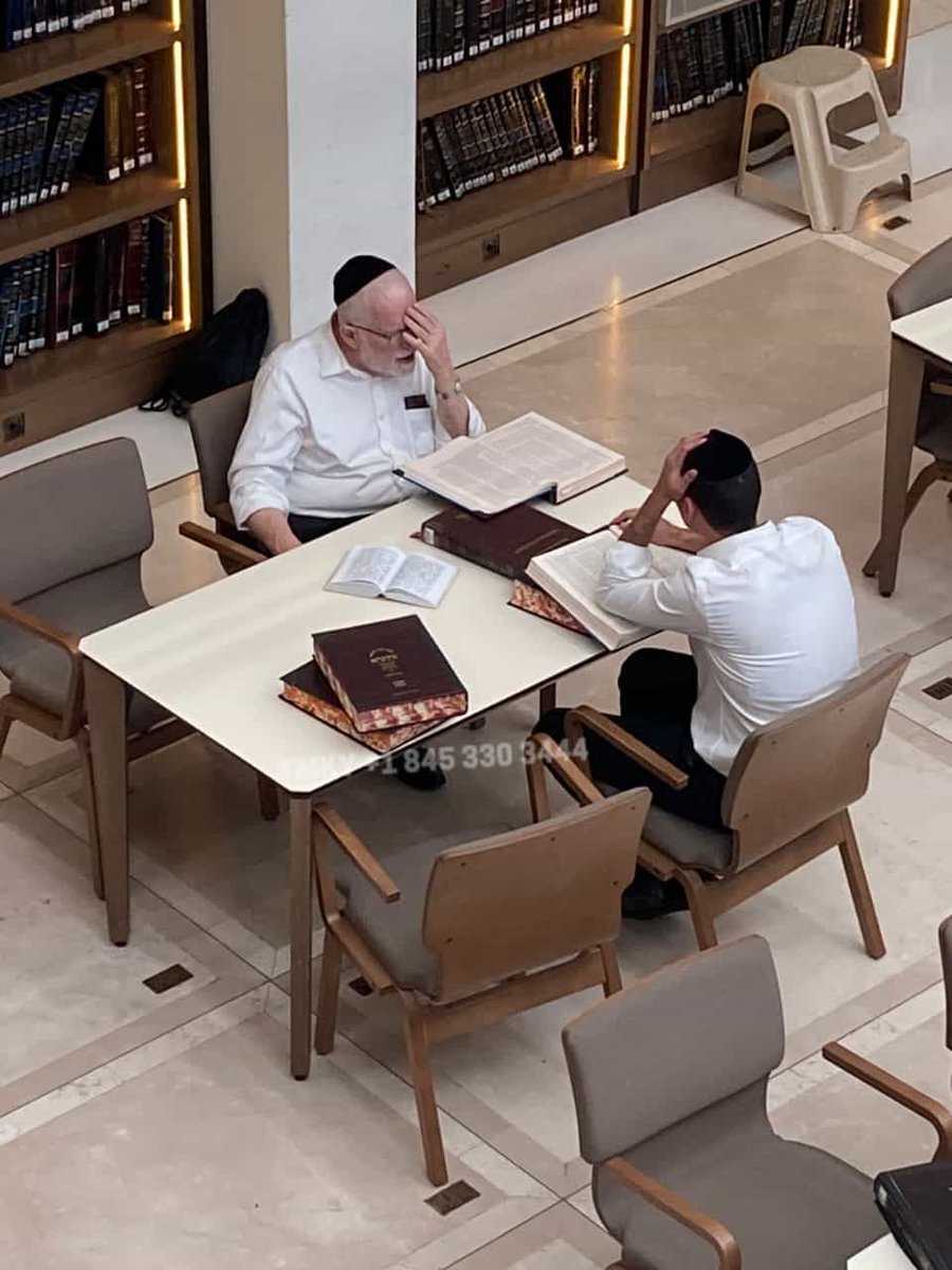 MKYstatus's tweet image. In Panama for the chasunah of a talmid, Rav Herschel Shachter spends time with the chassan on the day of the chuppah, preparing...with the blatt gemara and a regular first seder
