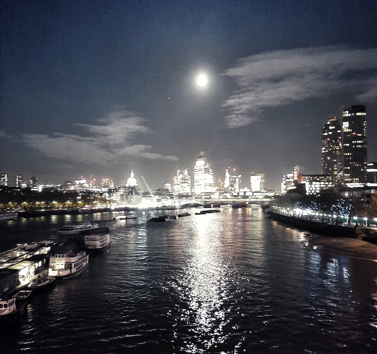 Lucy Worsley on Twitter "Marvellously bright moonlight in London tonight."