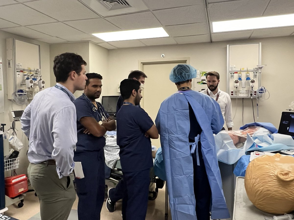 At the VA: Dr. Read (CRQS Chief Res, future cardiologist @MUSCCardFellows ) teaches interns currently rotating through MICU how to place safe, sterile, and secure central lines! #MedEd @JakeReadMD