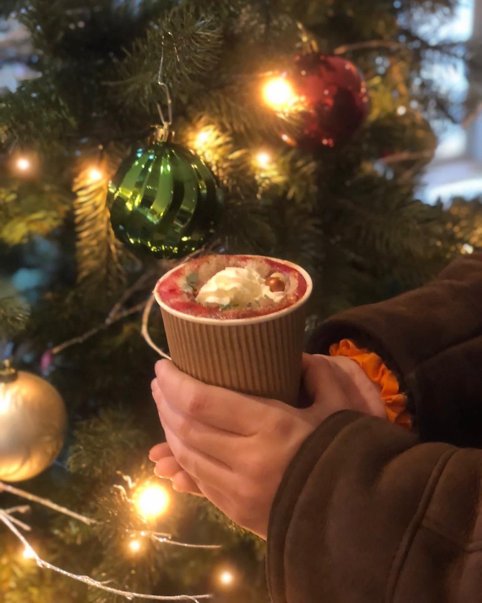 StagatMentmore's tweet photo. HOT DRINKS 
Did you know we also do take away hot drinks? You can enjoy a frosty walk in #mentmore with a takeaway @wooden_hill coffee or @twospoonstea tea - we also have some pretty luxurious Deluxe or Boozy Hot Chocolates too! https://t.co/1fzPFUHVKQ