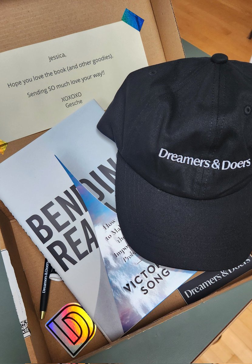 Thank you so much for the <a href="/dreamyhumans/">Dreamers & Doers</a> gift box of joy <a href="/geschehaas/">Gesche Haas</a>! 😊 I ❤️ you and the incredible community you've built to empower us all 💗