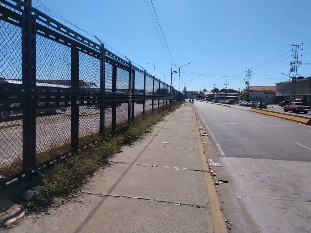 terminalmcbo_'s tweet photo. ¡Transformando nuestros espacios! 

Con el desmalezamiento de la zona perimetral de nuestro terminal iniciamos los trabajos de limpieza del patio de operaciones de este importante punto de salida y entrada a nuestra Casa Grande 🔆

#07Dic #Soluciones #Maracaibo https://t.co/ipbAHjqIaX