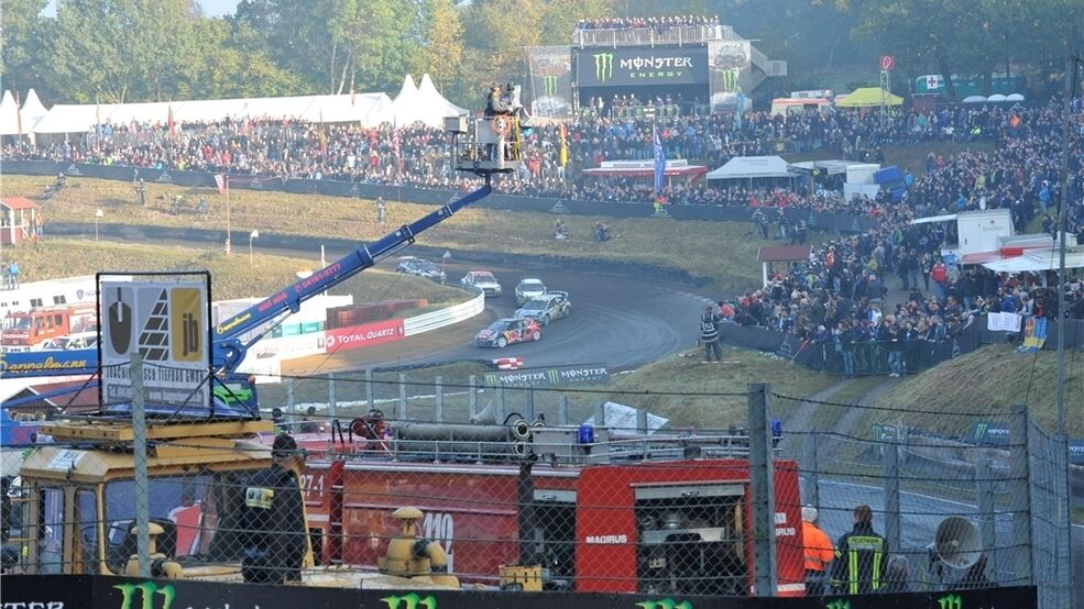 TAGEBLATTonline's tweet photo. Die Welt-Elite des Rallycross zurück auf dem Estering #estering #buxtehude #rallycross #motorsport https://t.co/M5Yw65iBv3 https://t.co/SEhGSpcnsY