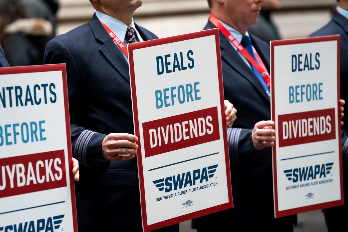 swapapilots's tweet image. Today, on the same day that Southwest announced Company dividends, 200-plus Pilots stood on Wall Street to let SWA leaders know that putting profits before people is unacceptable. #DealsBeforeDividends #TwoYearsOverdue