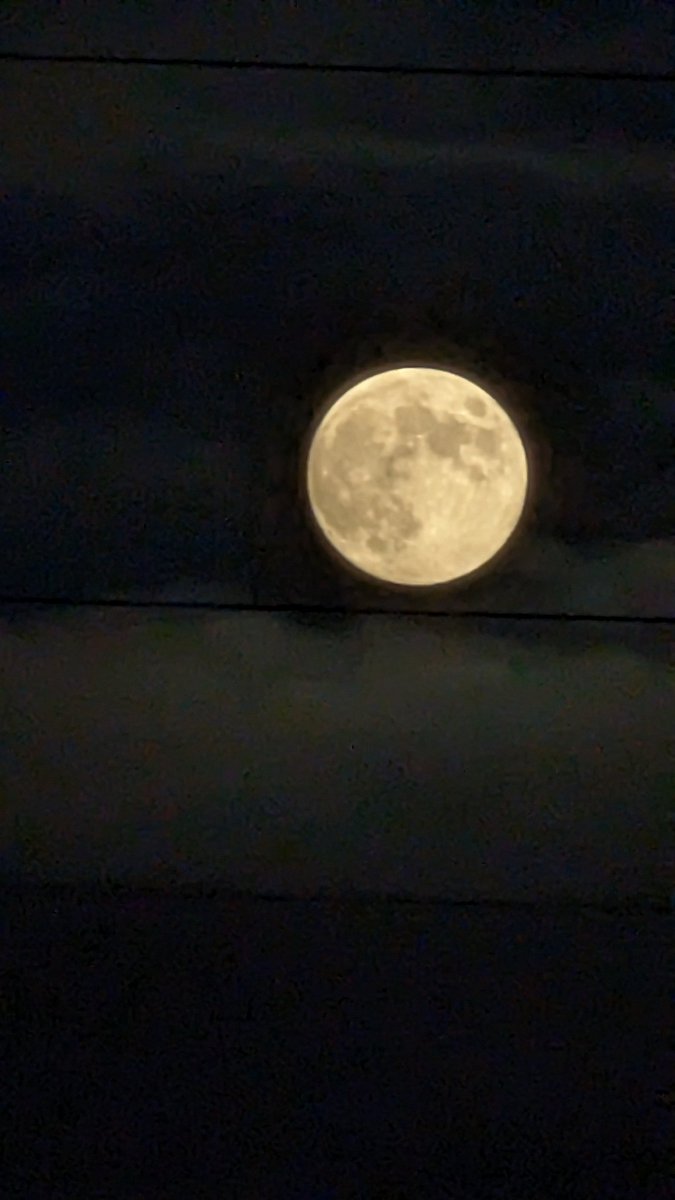 dclampuk86's tweet photo. Show me an iPhone that can do this #TeamPixel https://t.co/Ae48wY5f0h