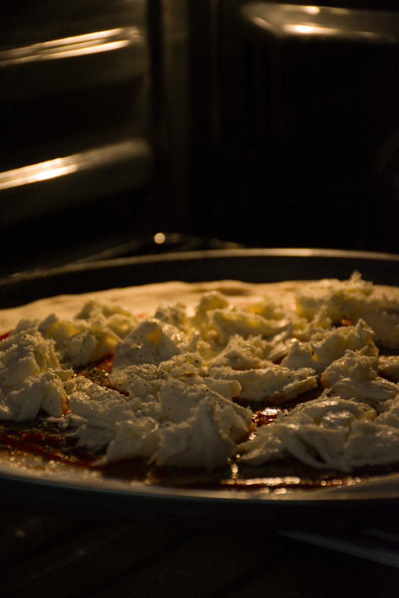 RebostEstudiant's tweet photo. Aquest divendres toca pizza i el teu cos ho sap 😏
Et suggerim la següent recepta, bàsica però que et farà caure la baba 🤤
Vegetariana🥚
#RebostEstudiant #cuinafacil #estudiants #tips #gastronomia #pizza #margherita https://t.co/dMD0L7eK03