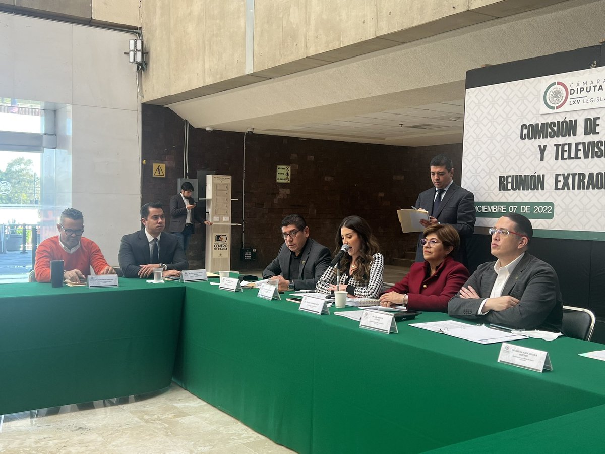 Llevamos a cabo la reunión extraordinaria de la <a href="/Com_Radio_TV/">Comisión de Radio y Televisión</a>. Las diferentes fuerzas políticas avalamos apoyar a la radio y la televisión para que los ciudadanos gocen de mejores opciones en los medios de comunicación. 📌 m.youtube.com/watch?v=pdypGX…