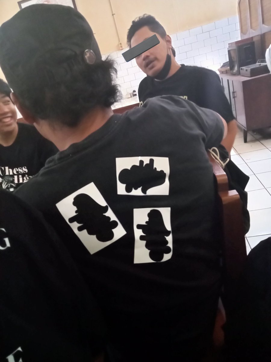 GHALIBFAJAR's tweet photo. Ini sedikit moment saya bersama beliau bapak, kepala suku sekaligus dedengkot fengs jekasri 49 yang pada hari ini bertambah usia menjadi 23 tahun. Semoga harapan harapan beliau di umur yang baru ini dikabulkan oleh tuhan.
#Forever23mon
#FoREVer
#TheRev
#SeribuGadisUntukKohRemon https://t.co/eWemfQlpKp