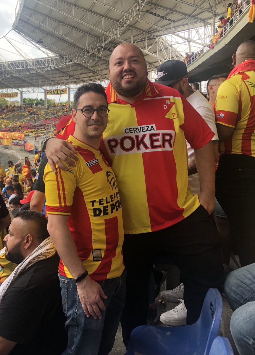 Como vamos a jugar nuestra primera final y el no iba a estar en el estadio apoyando. Si es de los hinchas sufridos de nuestra generación. El Gran Juan mas conocido en este mundo como Egolaxista