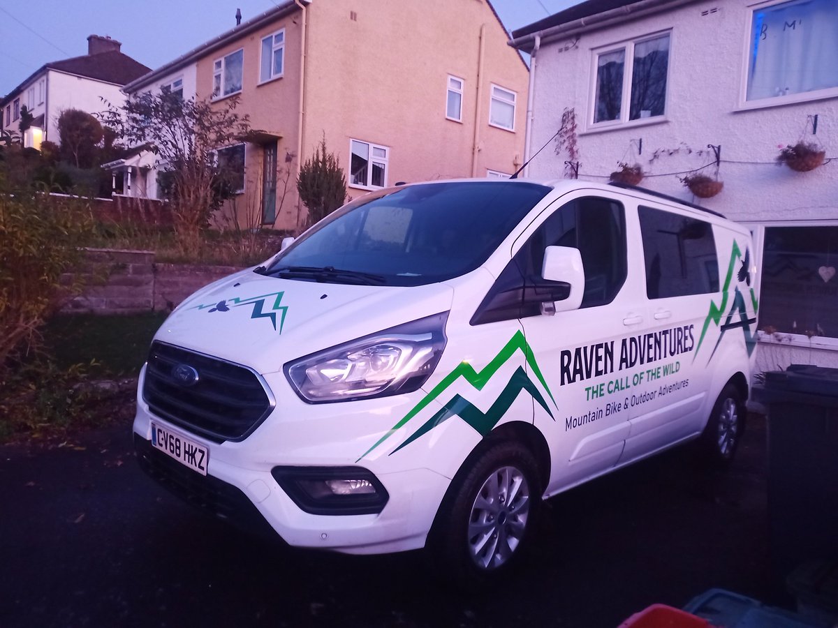 The sun didn't last long & it was pretty brrrr Baltic up on the mountain today. So cut it a bit short, back in time to wash the van, it is white not brown!! 🫧🫧😉😀#winterriding #ytcapra #breconbeacons #blackmountains