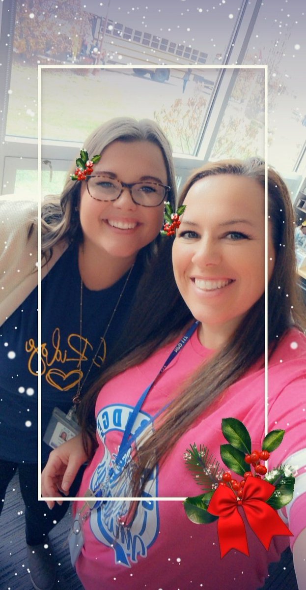 MrsSJohnson15's tweet photo. Kicking off our 12 day countdown to Winter Break with Spirit Wear!! @OakRidgeNPD117 #OR12days @MrsMycyk https://t.co/1PwvJ9YGqe